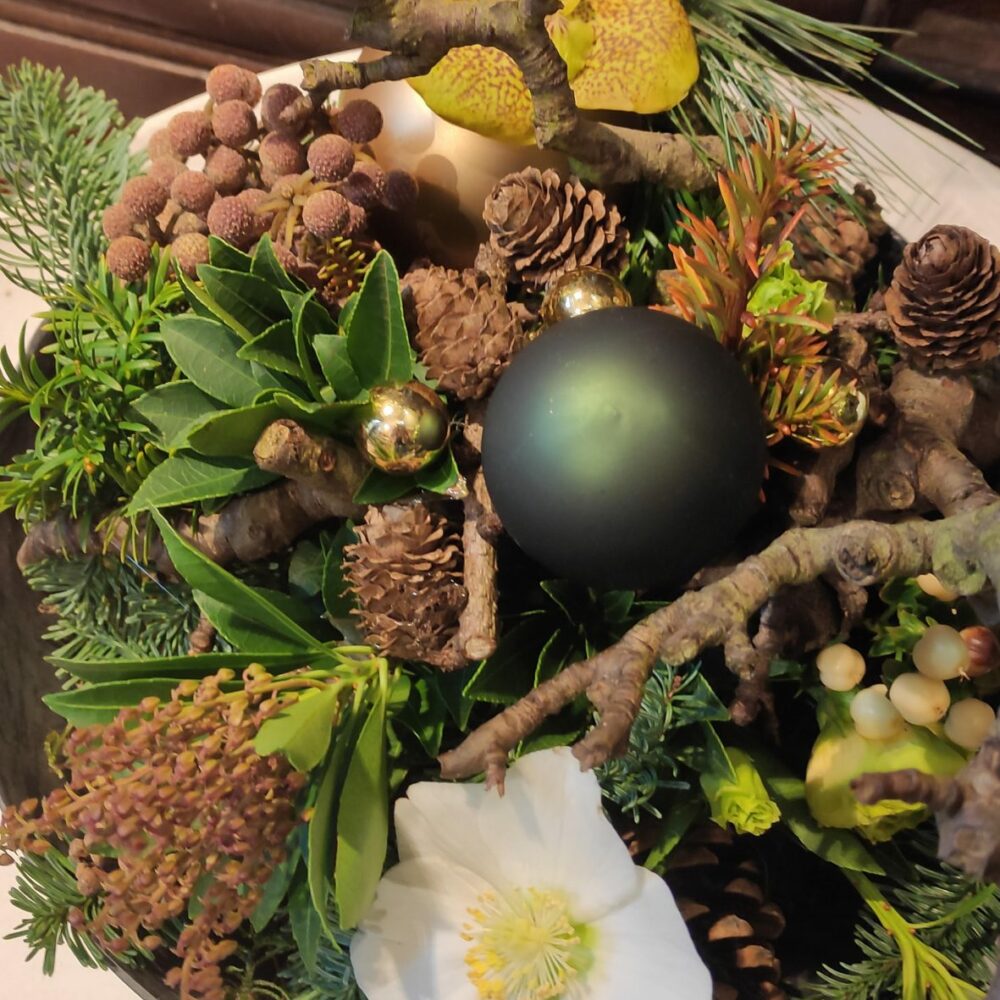 Neutraal kerstarrangement